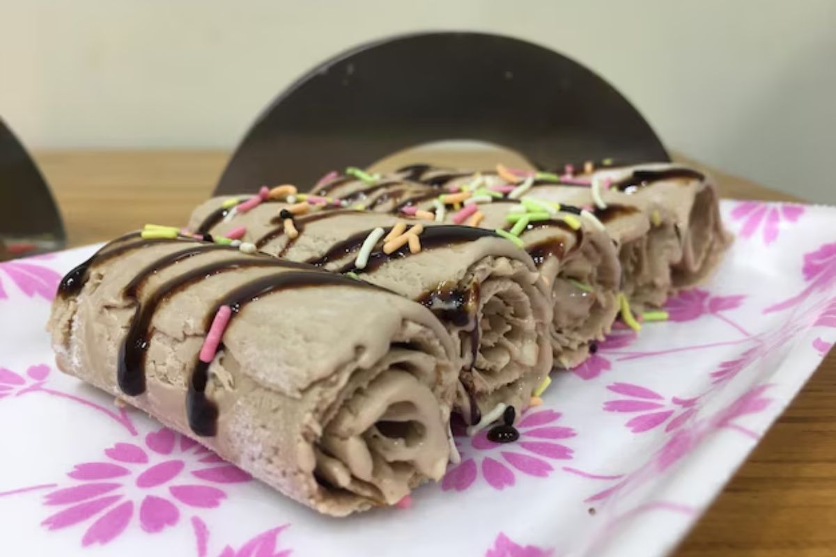 Rolled ice cream toppings